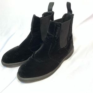flora chelsea boot velvet